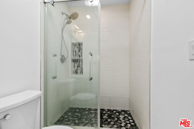 4949 San Feliciano Drive, Woodland Hills CA: https://media.crmls.org/mediaz/cc684b97-fc3c-44cd-897e-ba46e49e148a.jpg