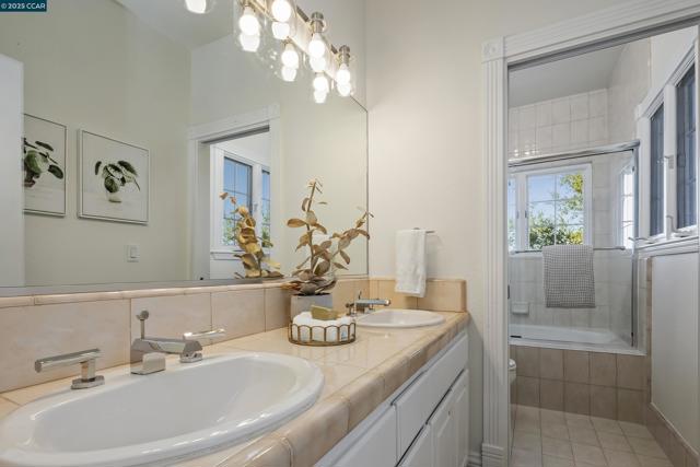 75 Donald Drive, Orinda CA: https://media.crmls.org/mediaz/cc68c937-fcca-4f58-8b88-8d55089bcf10.jpg