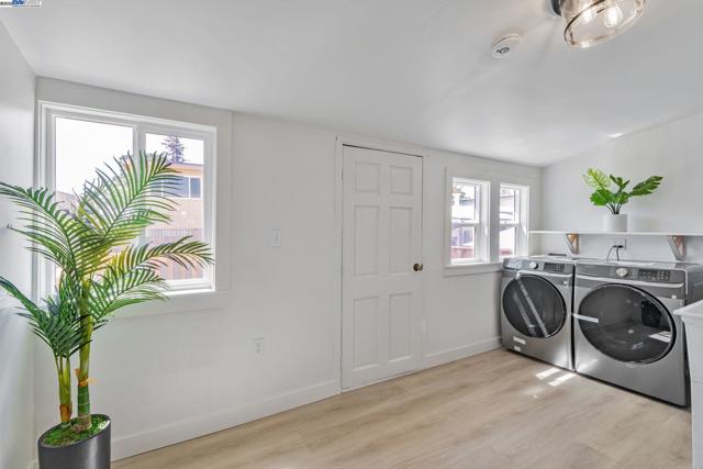 2720 Short St, Oakland CA: https://media.crmls.org/mediaz/cc68d08c-6344-456f-b8ac-fbb9df0ef1f0.jpg