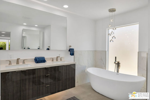 2566 S Calle Palo Fierro, Palm Springs CA: https://media.crmls.org/mediaz/cc68d83f-be89-4470-91b8-d72ce8222fa0.jpg