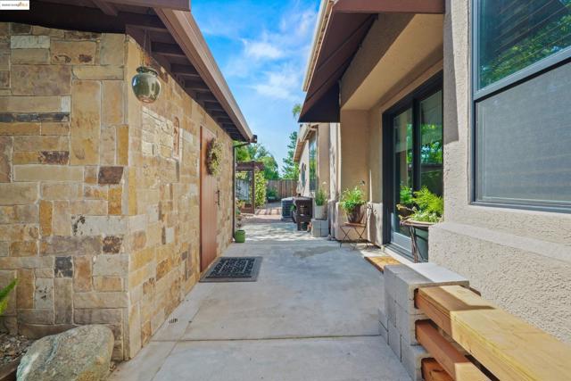 379 Yukon Way, Livermore CA: https://media.crmls.org/mediaz/cc6955b9-62e2-4cbf-80c6-00d98a5e0787.jpg