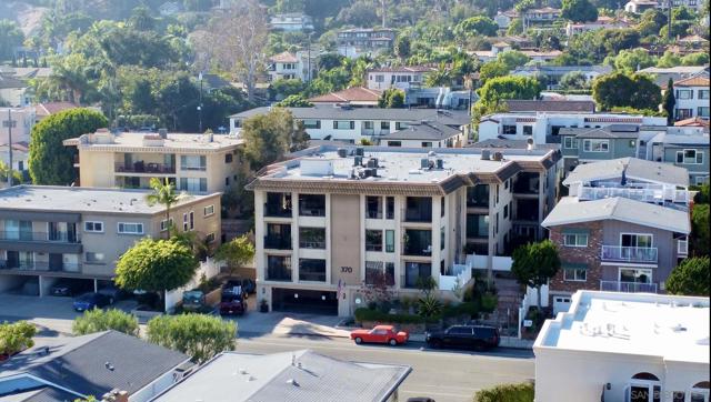 370 Rosecrans St, San Diego CA: https://media.crmls.org/mediaz/cc69ba5b-6487-475d-b005-deac4a5f8b2d.jpg
