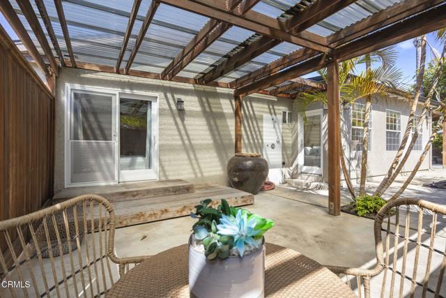354 Arnett Avenue, Ventura CA: https://media.crmls.org/mediaz/cc69c15a-cf70-4856-8991-d15ec6cd5380.jpg