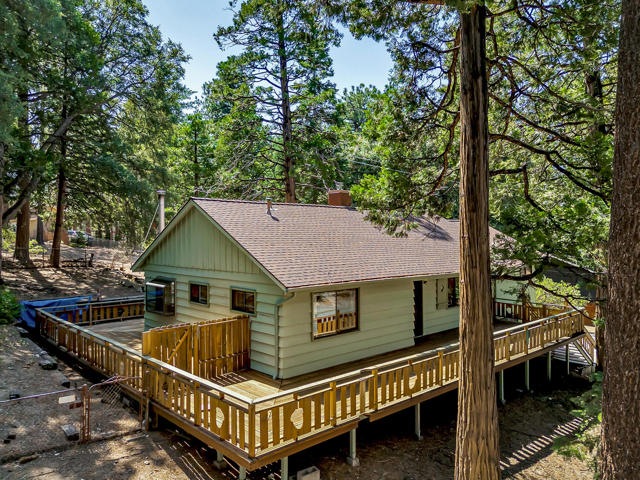 52551 Pine Ridge Road, Idyllwild CA: https://media.crmls.org/mediaz/cc6a2928-f834-4f7e-bb63-47e20444d167.jpg