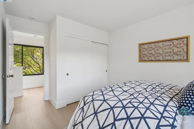 101 Carob Ln, Alameda CA: https://media.crmls.org/mediaz/cc6a7b96-677a-4bde-830d-bbc10dcb0584.jpg