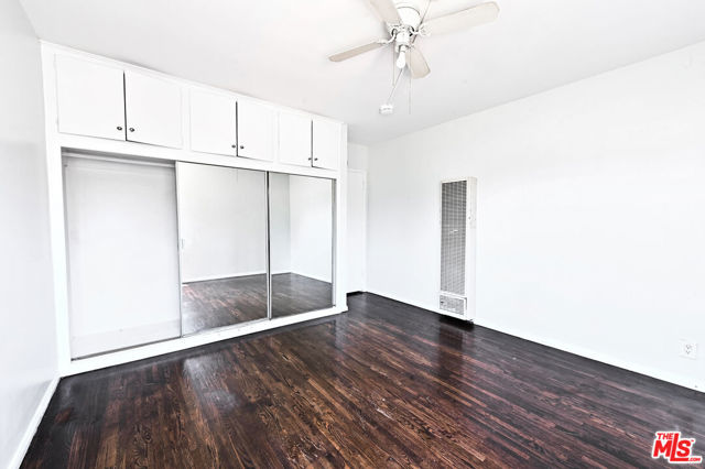 5533 W Jefferson Boulevard, Los Angeles CA: https://media.crmls.org/mediaz/cc6a7ff1-15ef-4a41-b8aa-2f42c1c0266a.jpg
