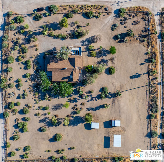53655 Annie Oakley Road, Pioneertown CA: https://media.crmls.org/mediaz/cc6a9039-d1a2-4296-9727-cd876dd860e4.jpg