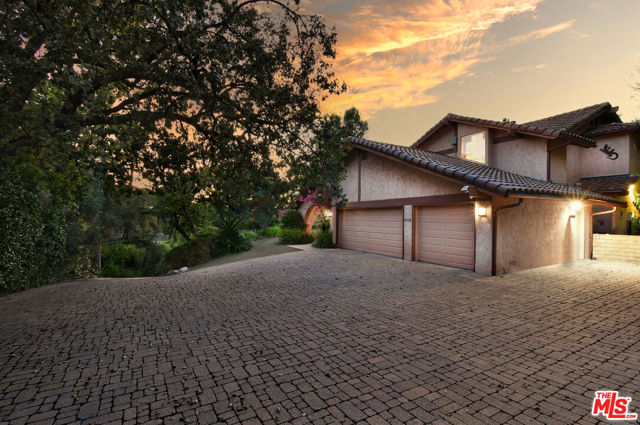 4734 Louise Avenue photo 8