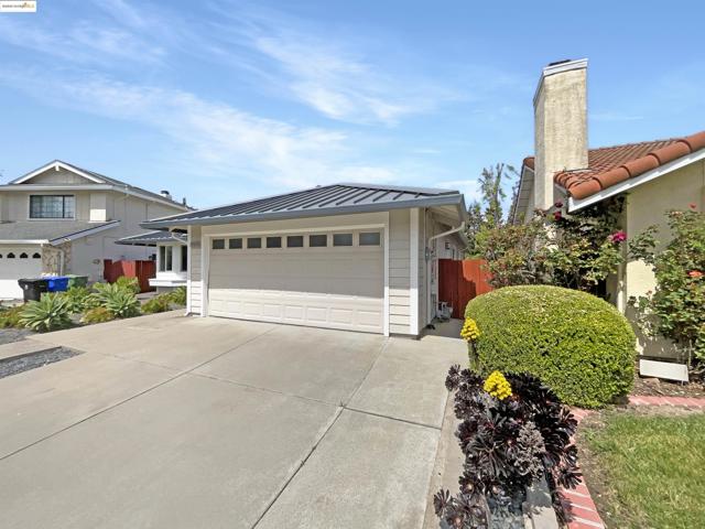 2579 Bishop Ave, Fremont CA: https://media.crmls.org/mediaz/cc6b029e-fae9-4b6e-a8f3-46b4367d1b46.jpg