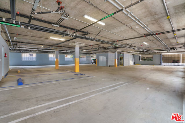 1832 S Barrington Avenue, Los Angeles CA: https://media.crmls.org/mediaz/cc6b4ea9-b408-4569-ae2d-9a60fb3ffa5a.jpg