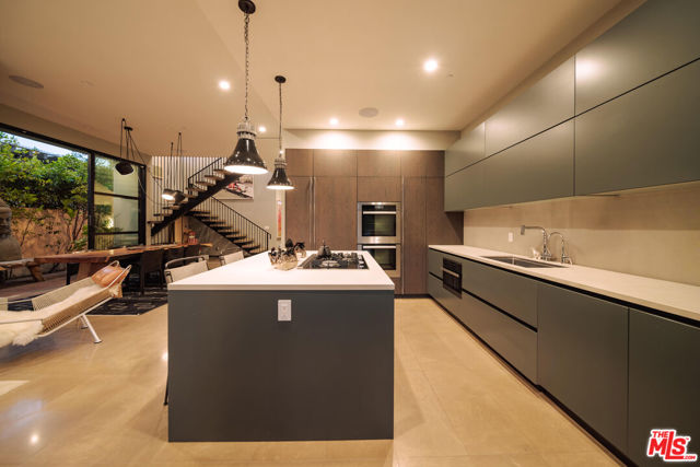 366 Huntley Drive, West Hollywood CA: https://media.crmls.org/mediaz/cc6c49dc-0878-43ce-9c14-c9c1214fd314.jpg