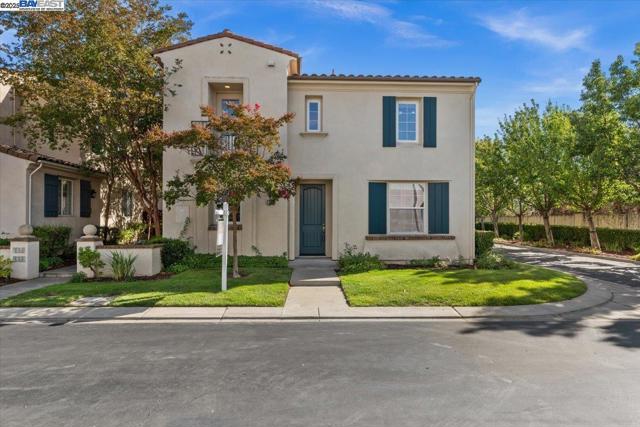 9752 Belladonna Dr, San Ramon CA: https://media.crmls.org/mediaz/cc6cb0d7-1e2b-468d-aac6-0432f417fc53.jpg
