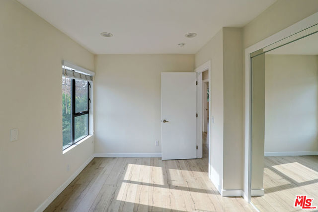 1277 W 23rd Street, Los Angeles CA: https://media.crmls.org/mediaz/cc6cbb0a-0731-4b0a-aac1-1ab2e57ed8b7.jpg