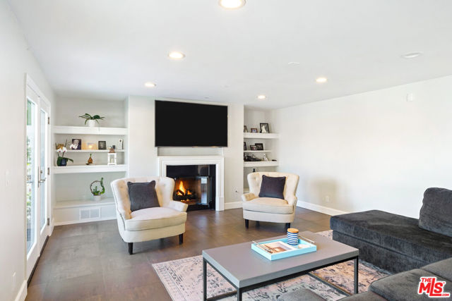 5118 Cerrillos Drive, Woodland Hills CA: https://media.crmls.org/mediaz/cc6cfbf2-ec10-44cf-8479-89f95efa2286.jpg