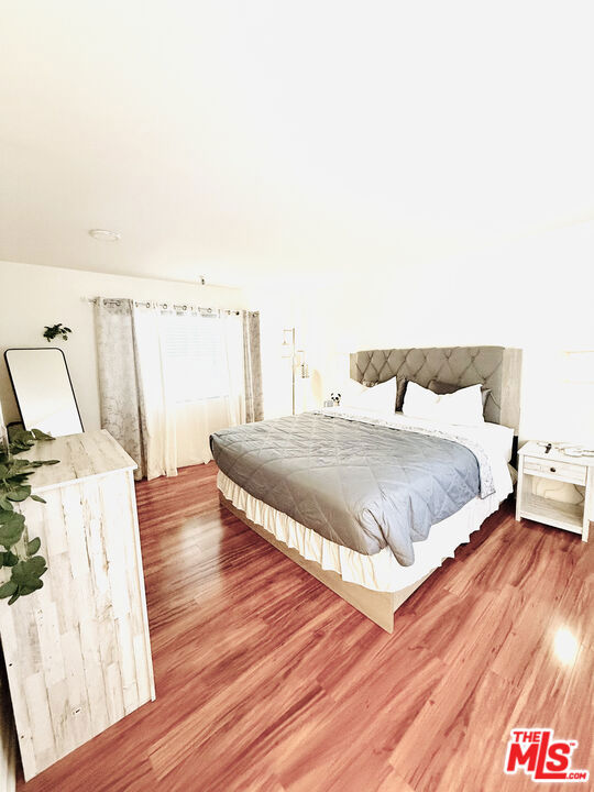 https://media.crmls.org/mediaz/cc6cfffc-21b3-4efd-acde-53d5dec7f7bc.jpg?preset=X-Large