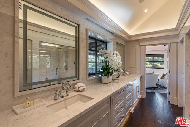 5076 Island Forest Place, Westlake Village CA: https://media.crmls.org/mediaz/cc6d018d-54b4-46ee-99f2-3acf980a7d49.jpg