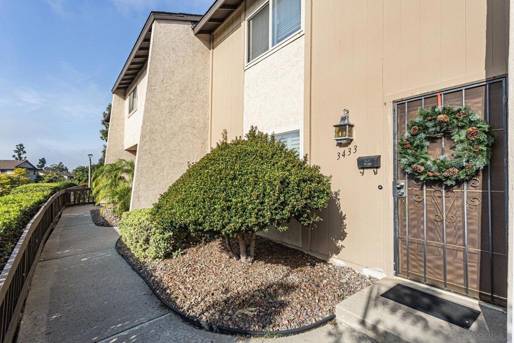 3433 Fairlomas Rd