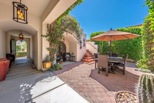 80680 Via Tranquila, La Quinta CA: https://media.crmls.org/mediaz/cc6d8ac1-906f-4549-bb26-b49e5b41a74e.jpg