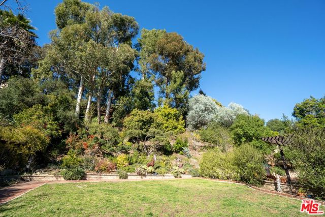 13443 Bayliss Road, Los Angeles CA: https://media.crmls.org/mediaz/cc6d8bf1-39e8-4243-a1a0-04b70970e0ed.jpg