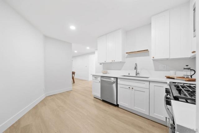 198 Croydon Ln, El Cajon CA: https://media.crmls.org/mediaz/cc6d9521-9880-44e3-b645-c5d73615bc81.jpg