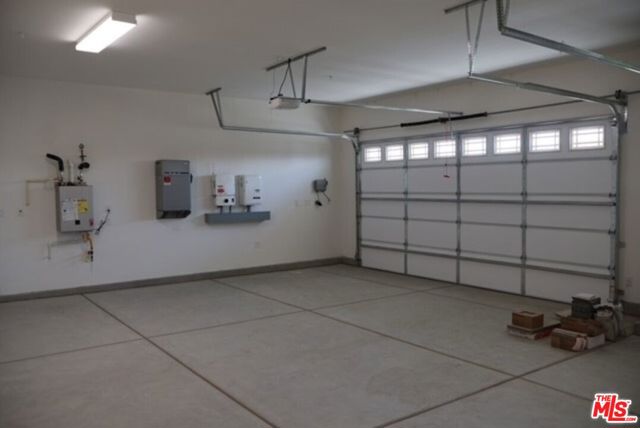 3719 Pathway Court, Bakersfield CA: https://media.crmls.org/mediaz/cc6e35a6-1fe1-4130-9e86-77f090cdf81d.jpg