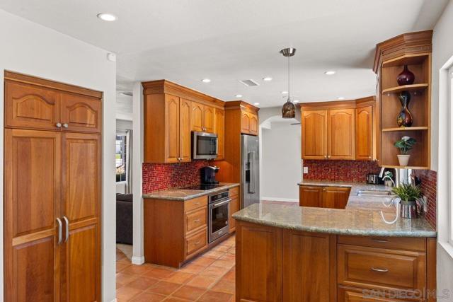 14102 Tricia St, Poway CA: https://media.crmls.org/mediaz/cc70911d-6219-42b3-950c-34307f3ab766.jpg