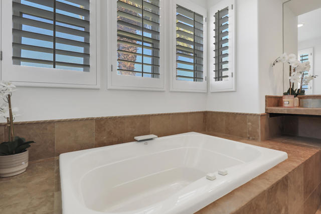 80276 Via Tesoro, La Quinta CA: https://media.crmls.org/mediaz/cc70b932-8413-415b-a727-68d32fb88681.jpg