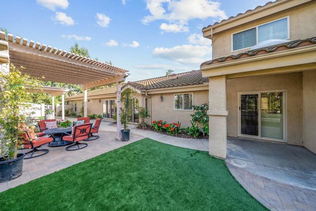 7102 Via Mariposa Norte, Bonsall CA: https://media.crmls.org/mediaz/cc70bfb0-f718-4368-9525-26e0ab51b64e.jpg