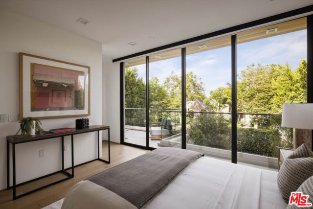 633 N Crescent Heights Boulevard, Los Angeles CA: https://media.crmls.org/mediaz/cc70c4cc-9c36-4c3a-a6ae-0a908c3f61fe.jpg