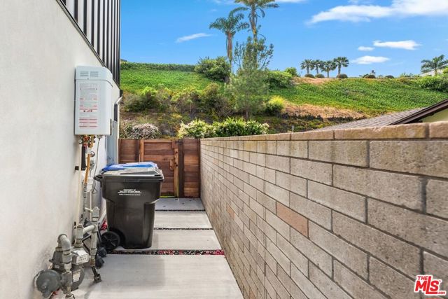 5830 Desert View Drive, La Jolla CA: https://media.crmls.org/mediaz/cc70c6ef-1618-4c30-ac9d-19381d5341ec.jpg