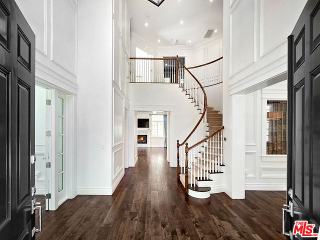3815 Valley Meadow Road, Encino CA: https://media.crmls.org/mediaz/cc712233-15ef-4fc7-ab88-61837c01c57a.jpg
