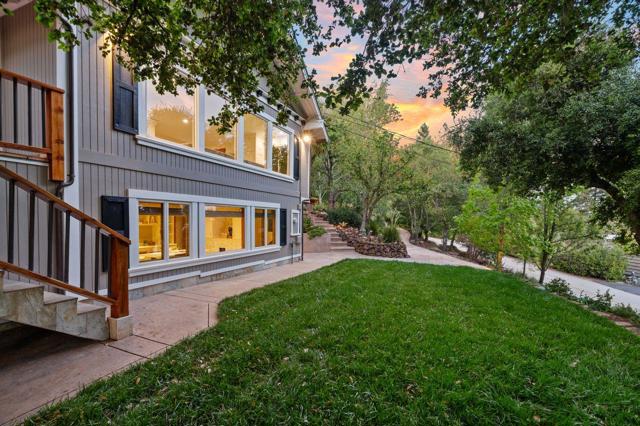 23447 Skyview Terrace, Los Gatos CA: https://media.crmls.org/mediaz/cc7136dd-6812-4bd5-9758-60641ca02b9e.jpg