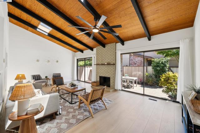 1230 Ballena Blvd, Alameda CA: https://media.crmls.org/mediaz/cc71781f-288b-4c90-a3f8-2fcb8620d00c.jpg