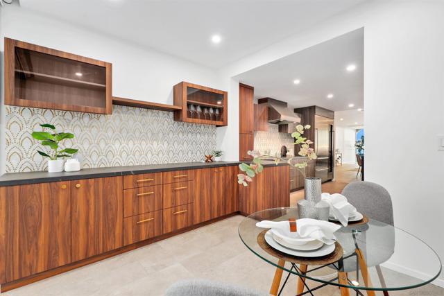 1001 Genter St, La Jolla CA: https://media.crmls.org/mediaz/cc71b57f-bf8b-4f92-bb8e-07785b4dd02b.jpg