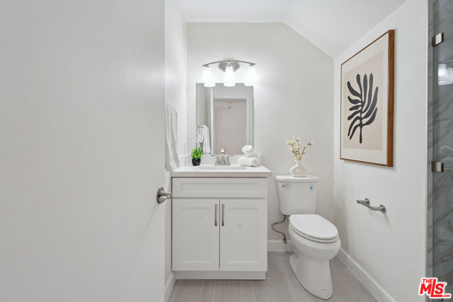 17109 Palisades Circle, Pacific Palisades CA: https://media.crmls.org/mediaz/cc71beb2-dbbb-473e-a296-105f281292d7.jpg