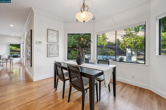 3746 Deer Trail Ct, Danville CA: https://media.crmls.org/mediaz/cc71de9d-3404-49cb-bb61-aa279376807f.jpg