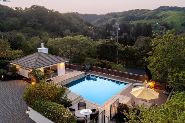 11 Leslyn Lane, Lafayette CA: https://media.crmls.org/mediaz/cc7314c1-13b0-43c8-b25e-d5f4017cf0b7.jpg