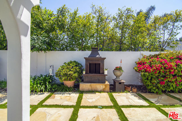 5020 Dantes View Drive, Agoura Hills CA: https://media.crmls.org/mediaz/cc73925a-820b-4f92-a5a4-fafc1e5f2c2d.jpg