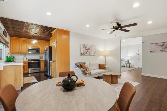 4490 Buckthorn Ct, Concord CA: https://media.crmls.org/mediaz/cc739f7a-6108-4191-9ec2-543309206745.jpg