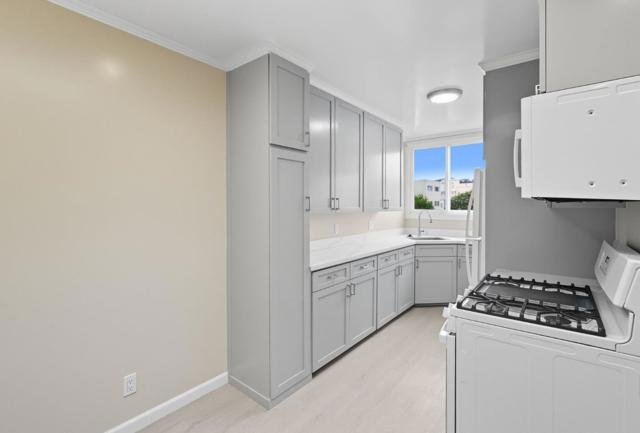 5924 Fulton Street, San Francisco CA: https://media.crmls.org/mediaz/cc73a987-2813-4c03-8a15-32b5058fb0f0.jpg