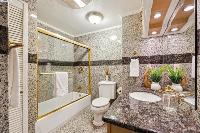 2140 Pullman Ave, Belmont CA: https://media.crmls.org/mediaz/cc73f387-0be4-478e-b495-c9214a8e65df.jpg