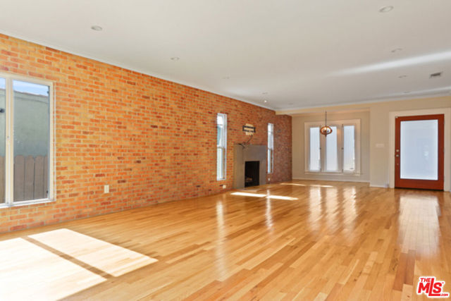 1246 N Genesee Avenue, West Hollywood CA: https://media.crmls.org/mediaz/cc7418f4-a2dd-4347-8cf5-1cc7f97375ae.jpg