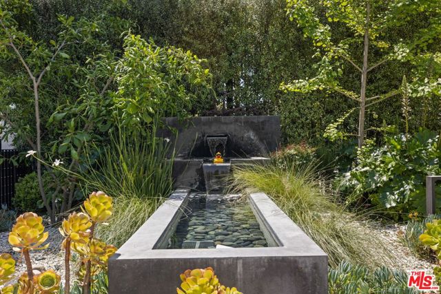 4255 Saint Clair Avenue, Studio City CA: https://media.crmls.org/mediaz/cc7425ec-3e11-4839-95af-6ec61828cbd5.jpg