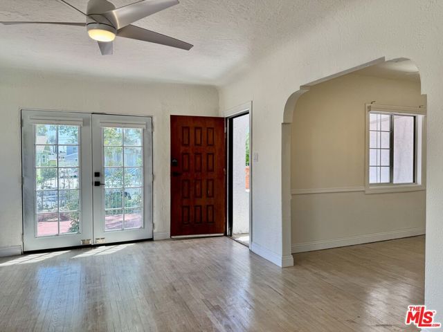 2927 S West View Street, Los Angeles CA: https://media.crmls.org/mediaz/cc74d555-d4a7-48ef-9c3d-b90b29849a19.jpg