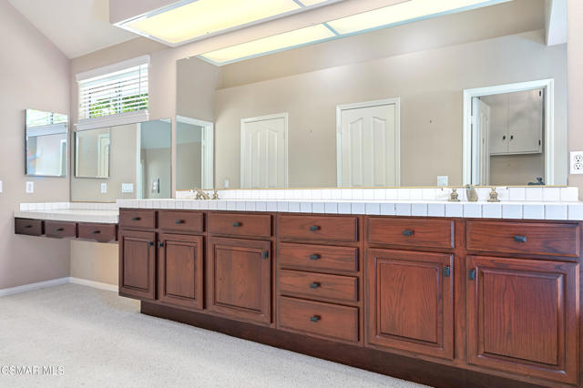 3041 Three Springs Drive, Westlake Village CA: https://media.crmls.org/mediaz/cc74d8f9-fdfd-432d-b38b-2c003e563c60.jpg