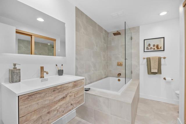 Detail Gallery Image 11 of 24 For 7021 Estrella De Mar Rd, Carlsbad,  CA 92009 - 2 Beds | 2 Baths