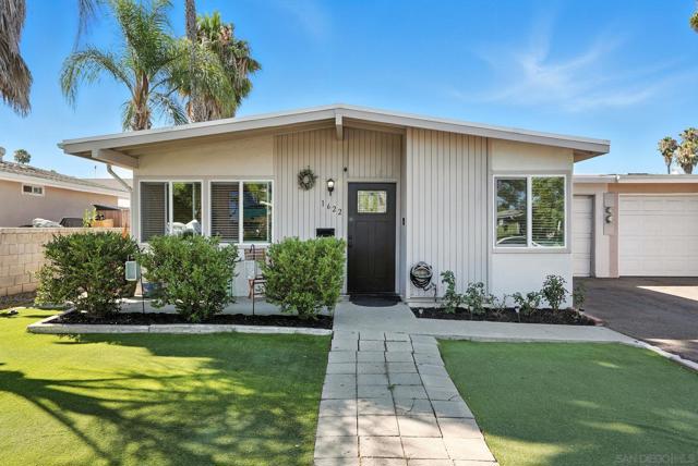 1622 Cherry Place, Escondido CA: https://media.crmls.org/mediaz/cc7501db-26e8-420f-b48a-8041f8cb5a5c.jpg