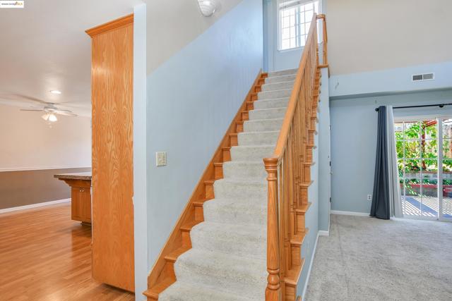 951 Lexington Pl, San Ramon CA: https://media.crmls.org/mediaz/cc7513e1-2a4e-4c98-9dd5-76712e7c41e5.jpg