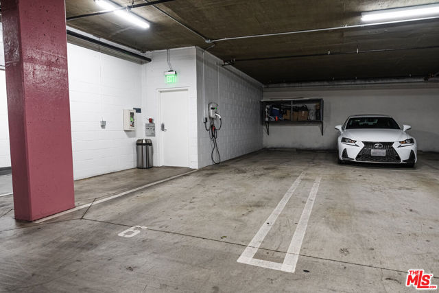 1234 Wilshire Boulevard, Los Angeles CA: https://media.crmls.org/mediaz/cc75376a-1993-40f2-93e3-2969309ad4e6.jpg
