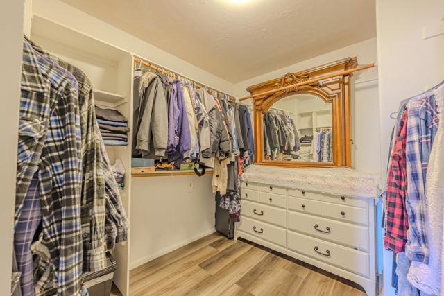 22633 Inspiration Pt, Canyon Lake CA: https://media.crmls.org/mediaz/cc755f73-c2c1-4d81-b40c-20938d058123.jpg